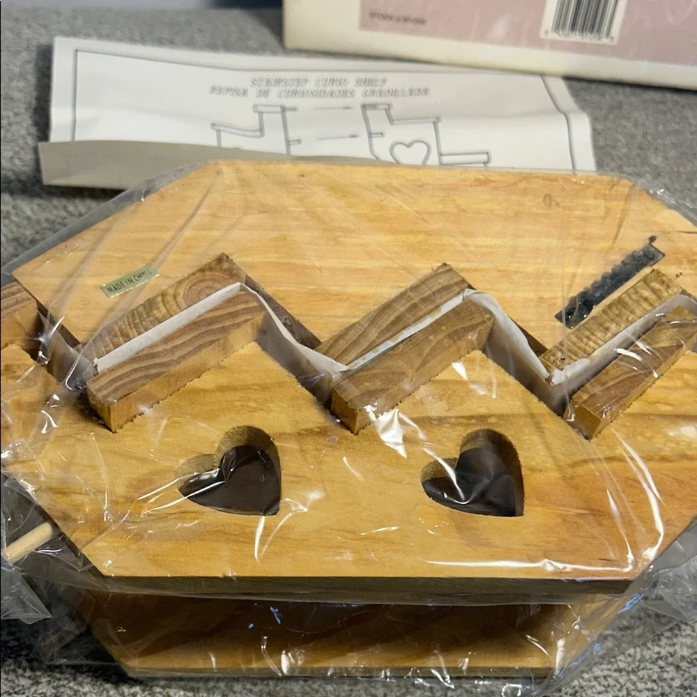 Wooden Zigzag Wall Hook with Animal Accents
